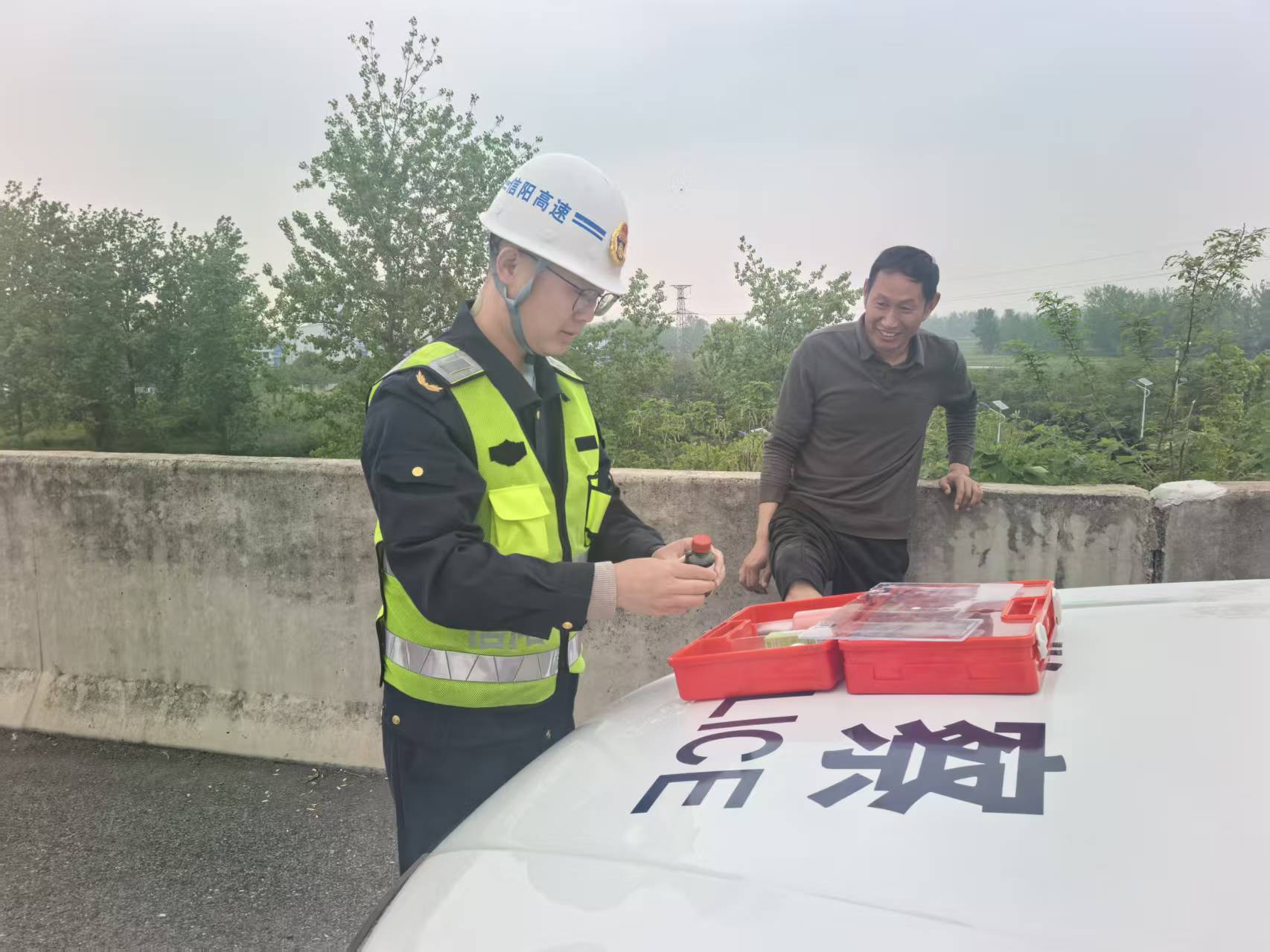 濮商固始路产外勤中队快速处置客车火情 高效守护司乘安全